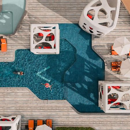 V Hotel Dubai, Curio Collection By Hilton المظهر الخارجي الصورة 3D rendering of a pool